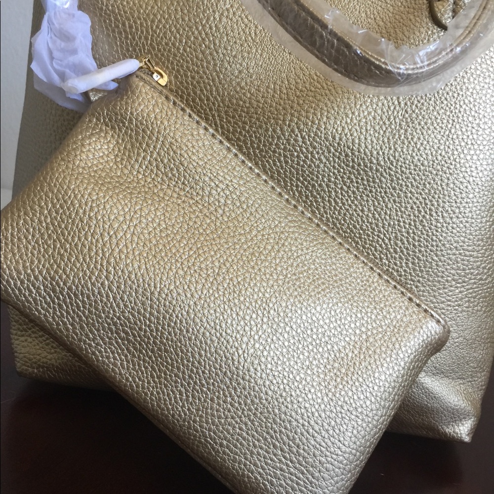 GOLD PURSE w/PHONE CHARGER - Picture 4 of 7